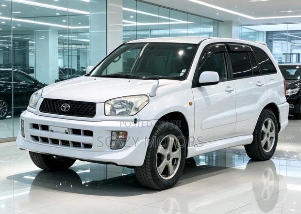 Toyota RAV4 Automatic 2000 White