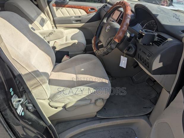 Toyota Alphard 2002 Black