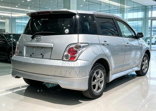 Toyota IST 2005 Silver