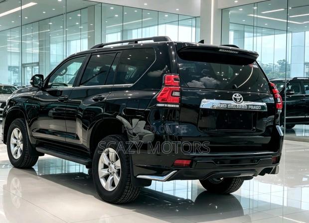 Toyota Land Cruiser Prado 2023 Black