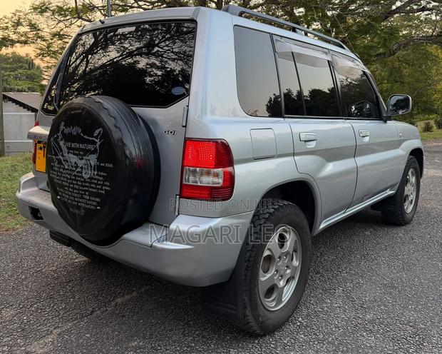 Mitsubishi Pajero 2000i IO 2005 Silver