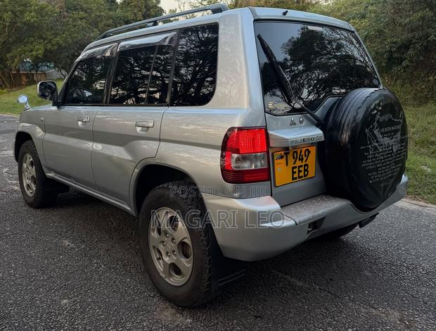 Mitsubishi Pajero 2000i IO 2005 Silver