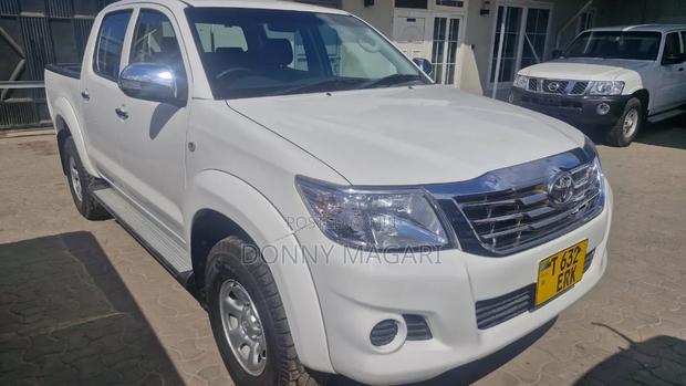 Toyota Hilux 2011 White