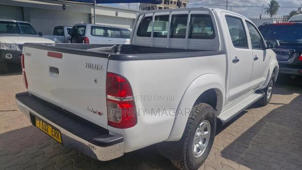 Toyota Hilux 2011 White