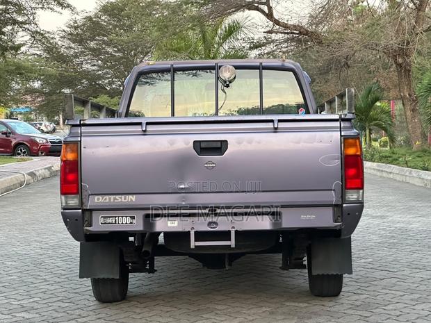 Nissan NP300 2001 Gray