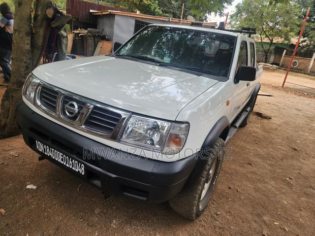 Nissan Hardbody 2016 White