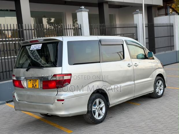 Toyota Alphard 2005 Silver