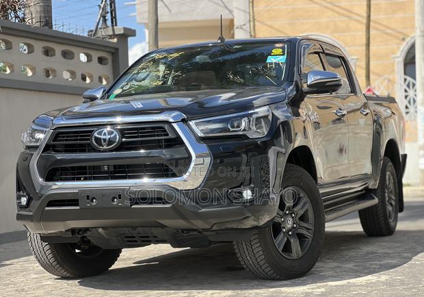 Toyota Hilux 2024 Black
