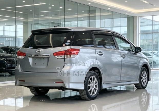 Toyota Wish 2010 Silver