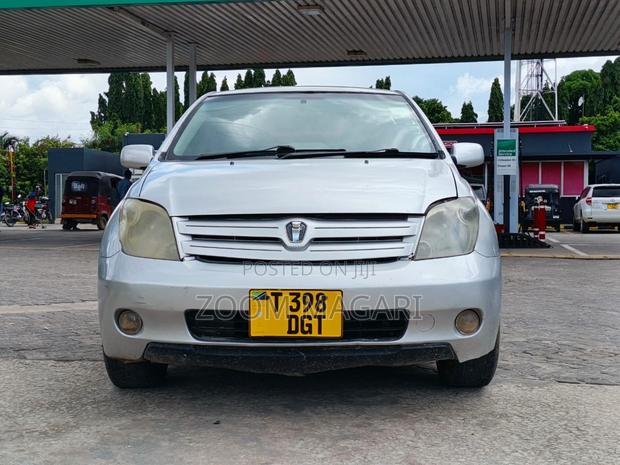 Toyota IST 2003 Silver