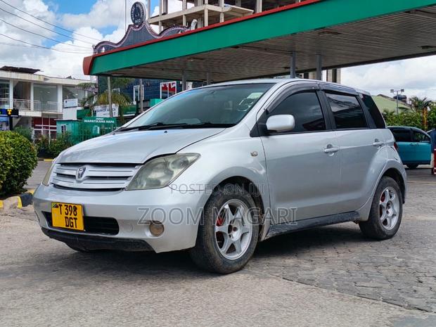 Toyota IST 2003 Silver