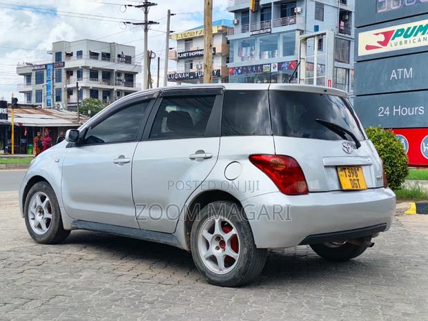 Toyota IST 2003 Silver