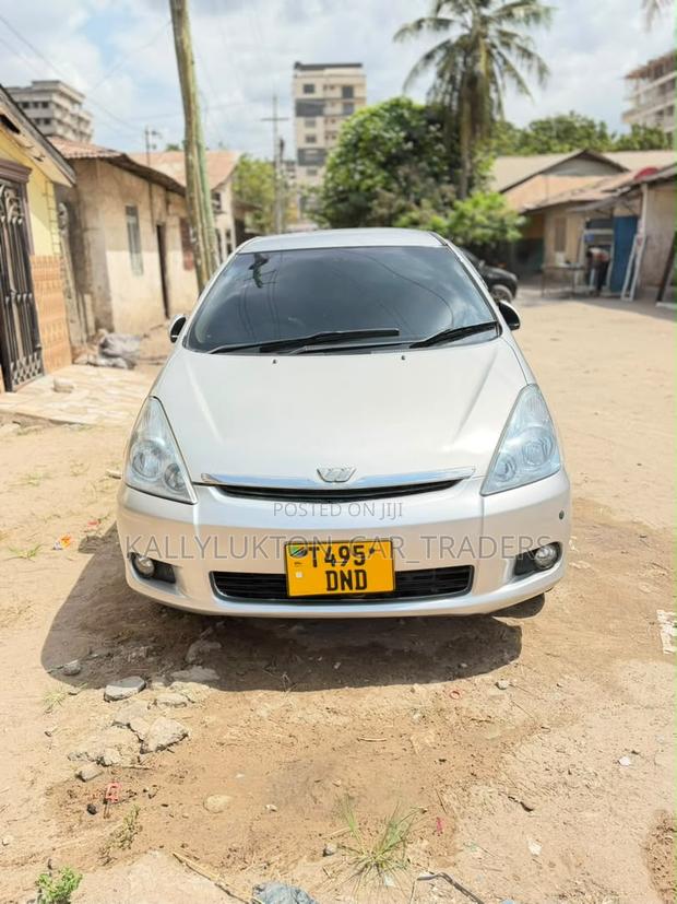 Toyota Wish 2010 Silver