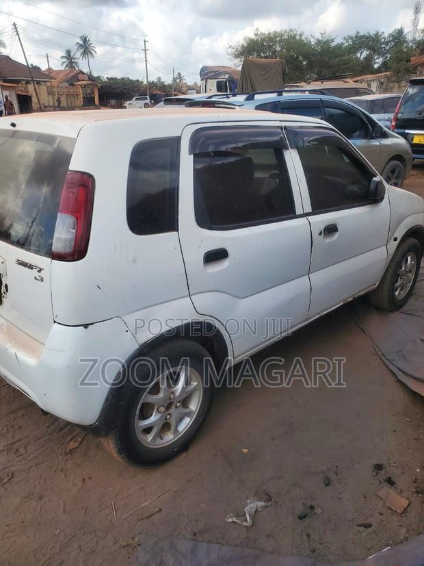 Suzuki Swift 2004 White