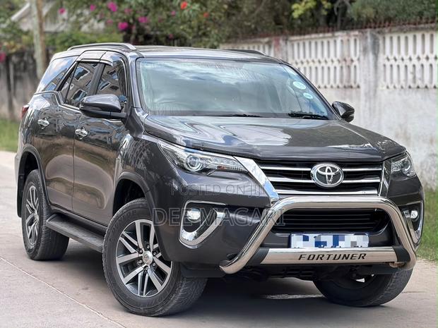 Toyota Fortuner 2019 Gray