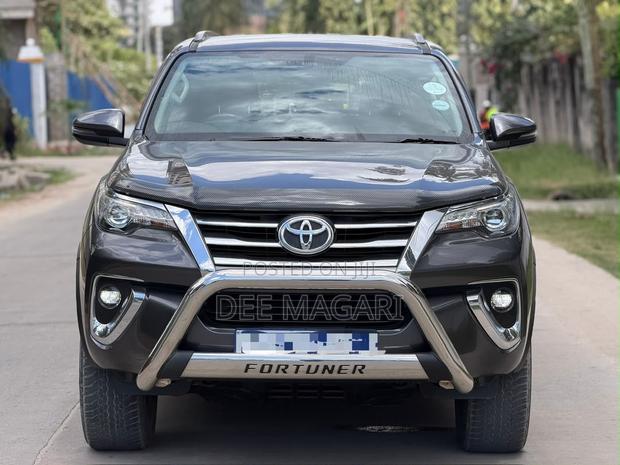 Toyota Fortuner 2019 Gray