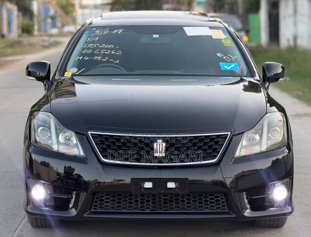 Toyota Crown 2010 Black