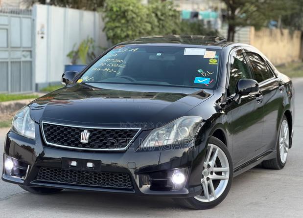 Toyota Crown 2010 Black