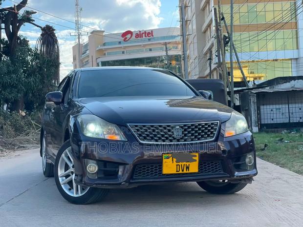 Toyota Crown 2010 Gray