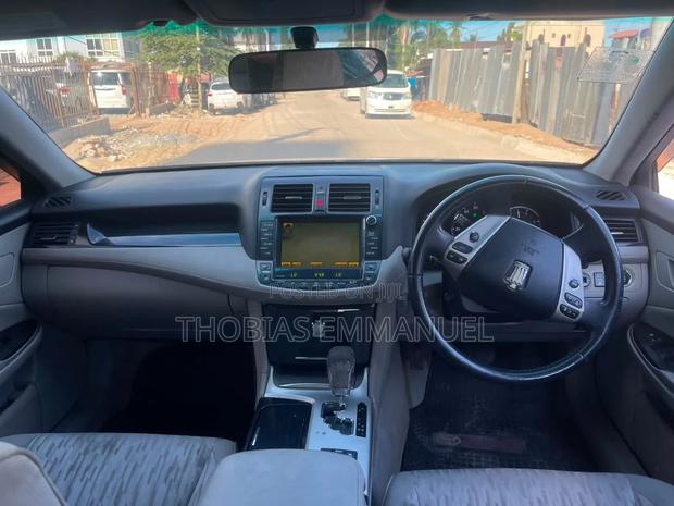 Toyota Crown 2010 Gray