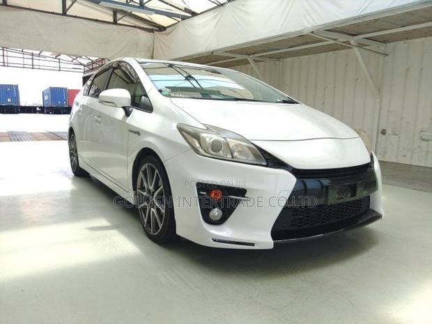 Toyota Prius Four 2013 White