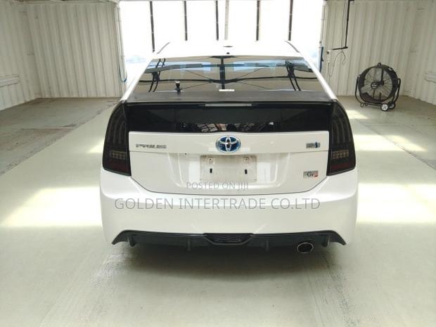 Toyota Prius Four 2013 White