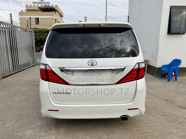 Toyota Alphard 2.4 Petrol FWD 2009 White