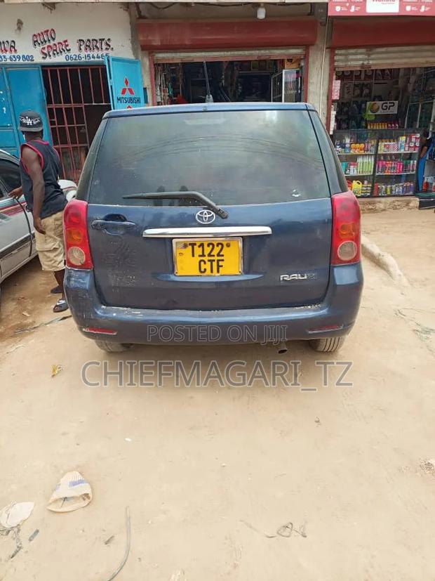 Toyota Raum 2003 Blue