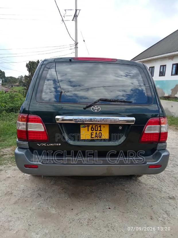 Toyota Land Cruiser 2002 Black