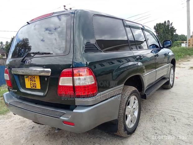 Toyota Land Cruiser 2002 Black