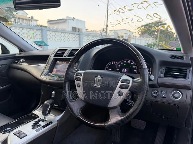 Toyota Crown 2010 Black