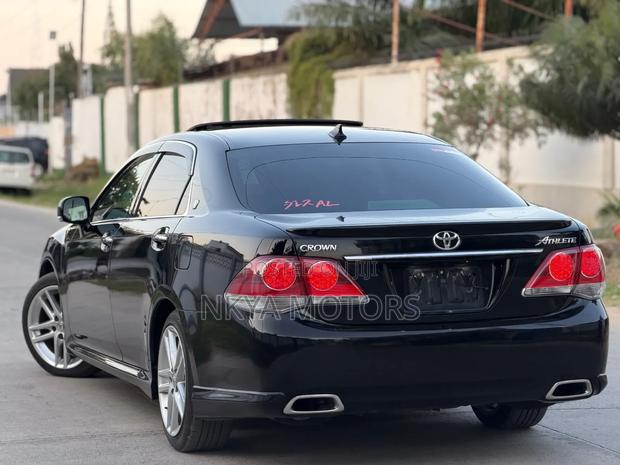 Toyota Crown 2010 Black