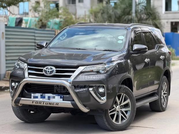 Toyota Fortuner 2019 Gray