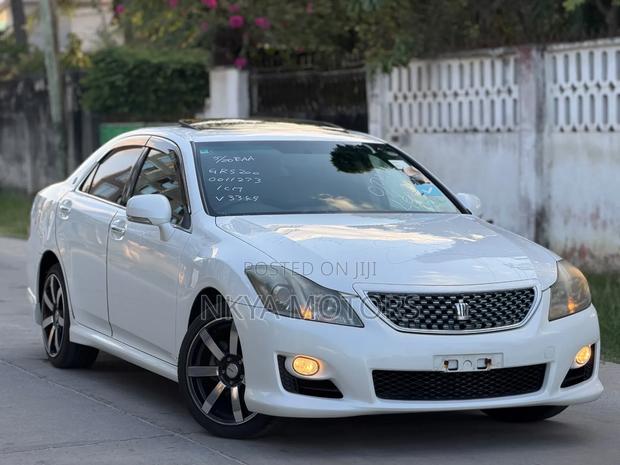 Toyota Crown 2010 White