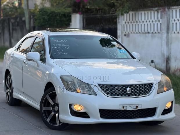 Toyota Crown 2010 White