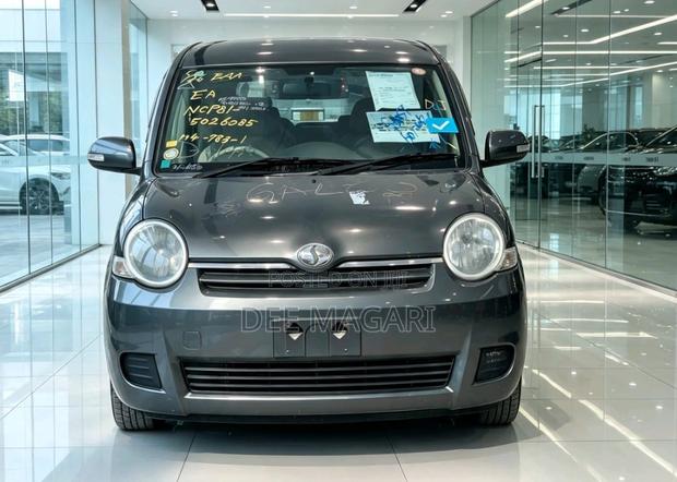 Toyota Sienta 2007 Silver