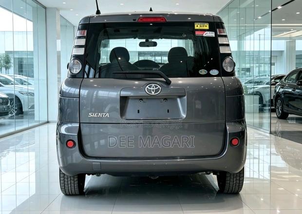 Toyota Sienta 2007 Silver
