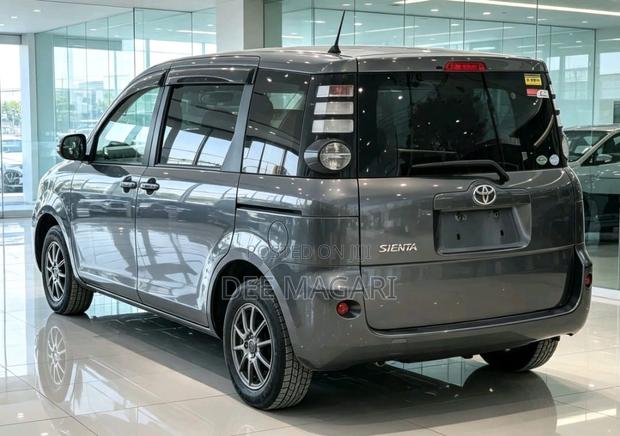 Toyota Sienta 2007 Silver