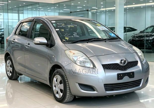 Toyota Vitz 2009 Gray