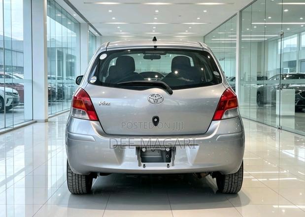 Toyota Vitz 2009 Gray