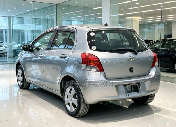 Toyota Vitz 2009 Gray