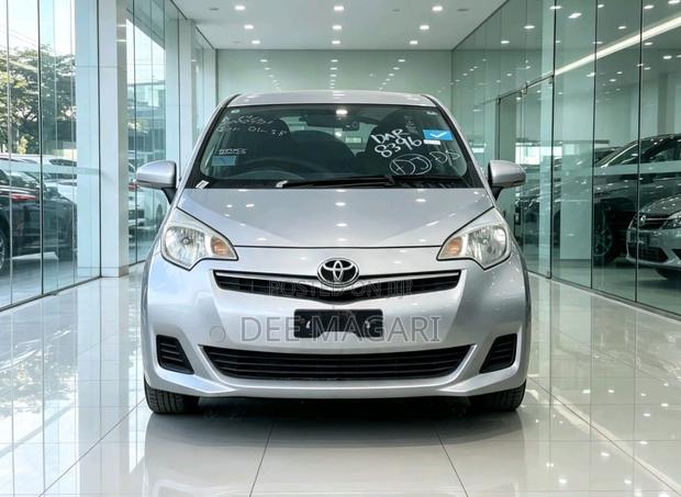 Toyota Ractis 2011 Silver