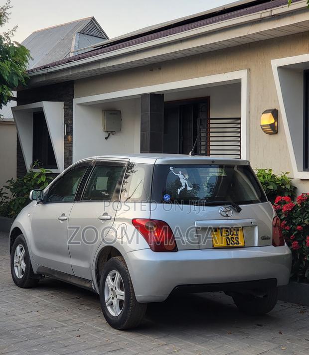 Toyota IST 2004 Silver