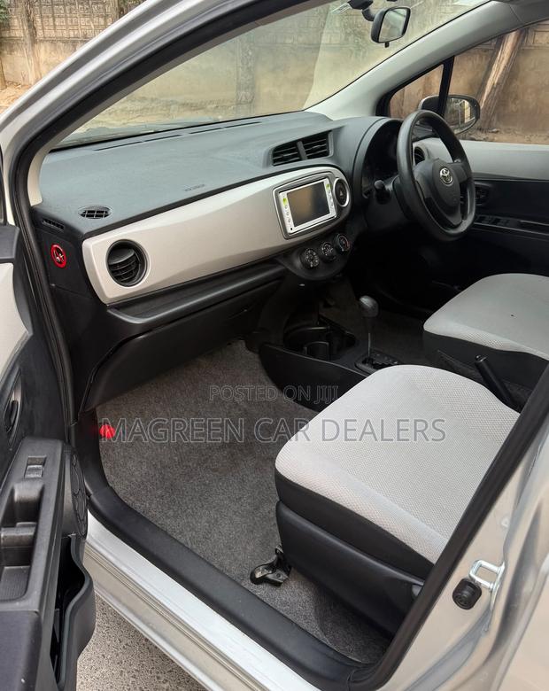 Toyota Vitz 2012 Silver