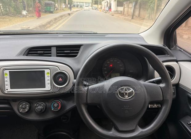 Toyota Vitz 2012 Silver