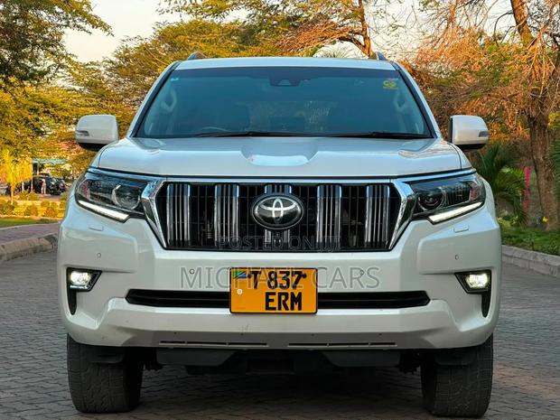Toyota Land Cruiser 2018 White