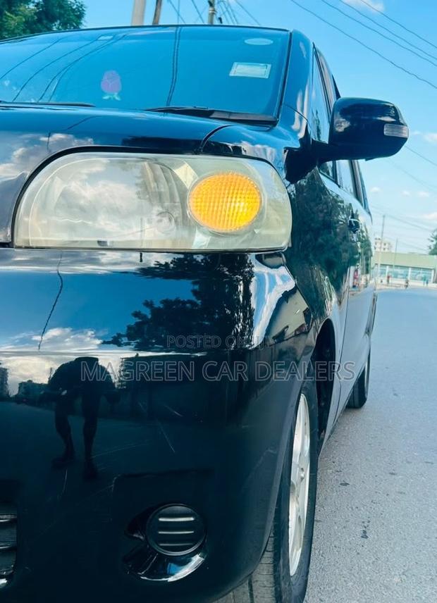 Toyota Porte 2005 Black