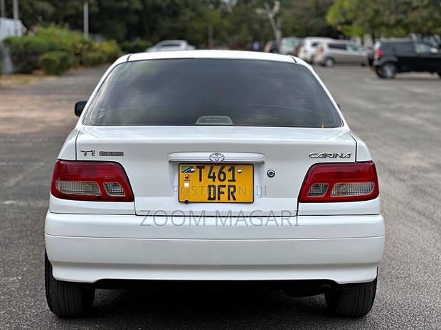 Toyota Carina 2000 White