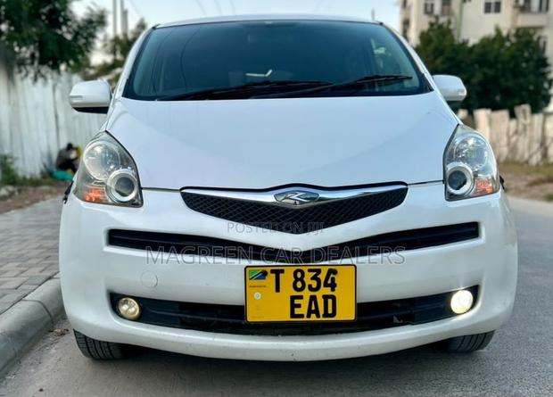 Toyota Ractis 2009 White