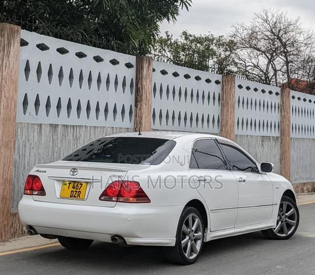 Toyota Crown 2006 White